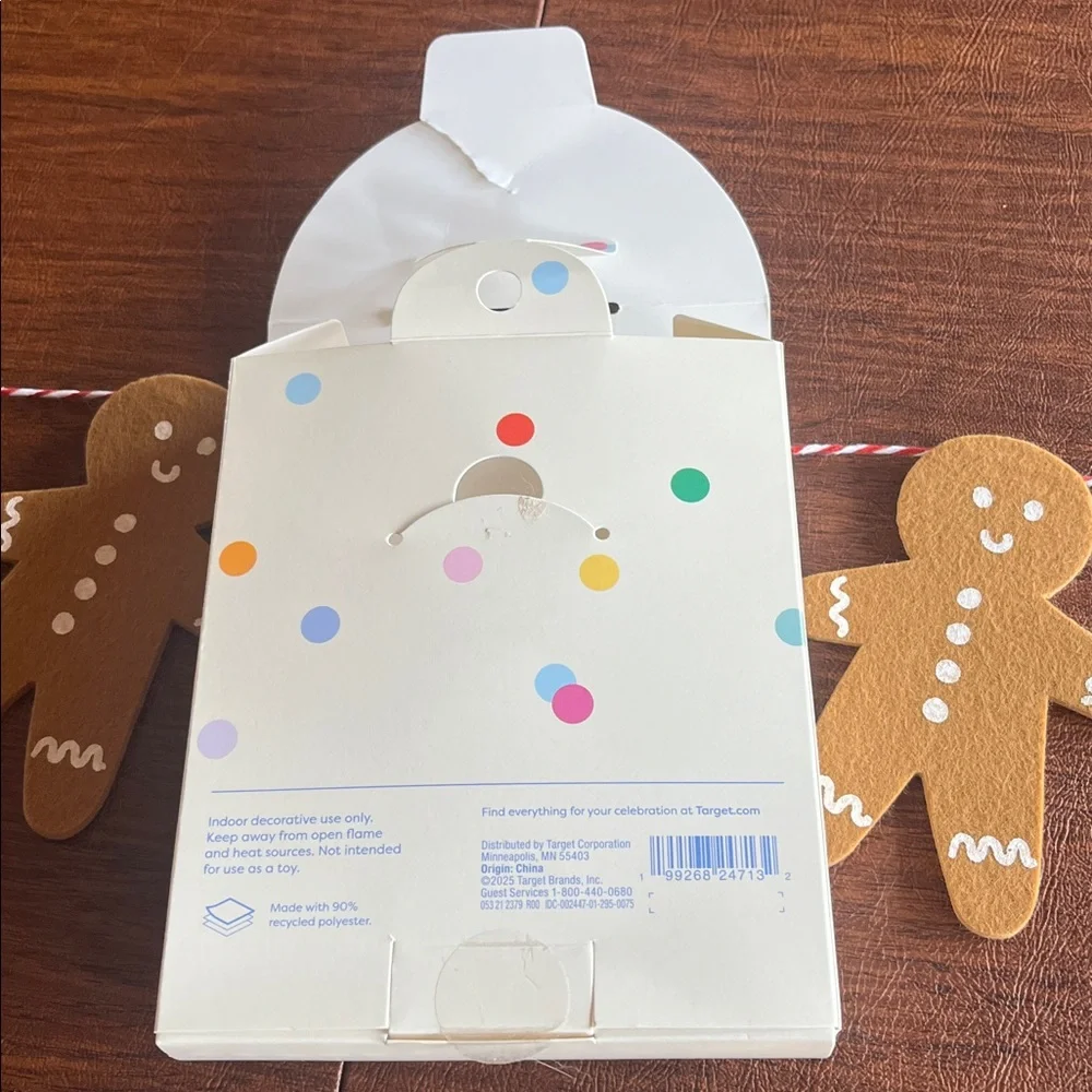 Gingerbread Man Holiday Garland - Brown and White Two 5ft rows